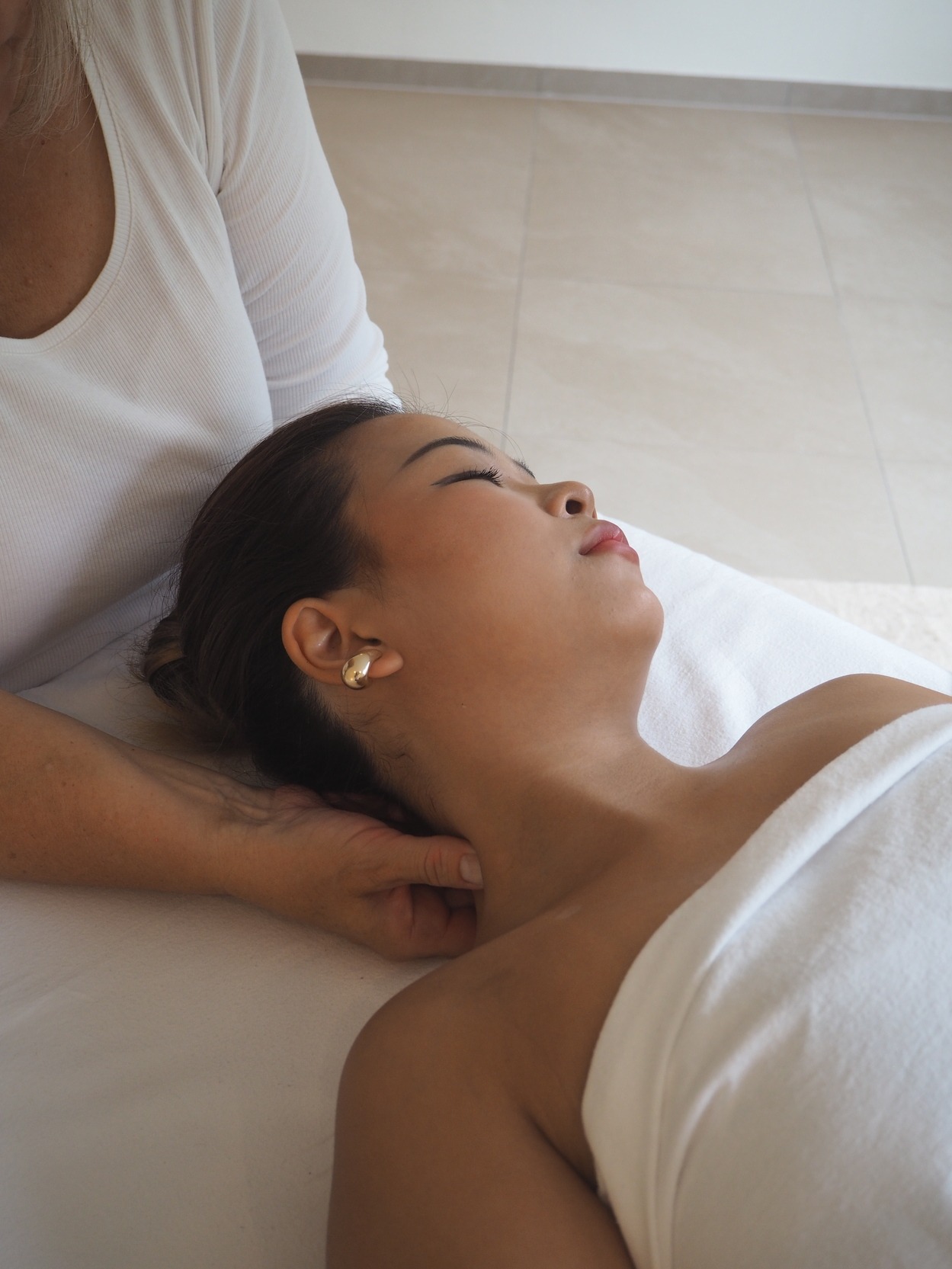 10WS RL Nacken Gesicht weg